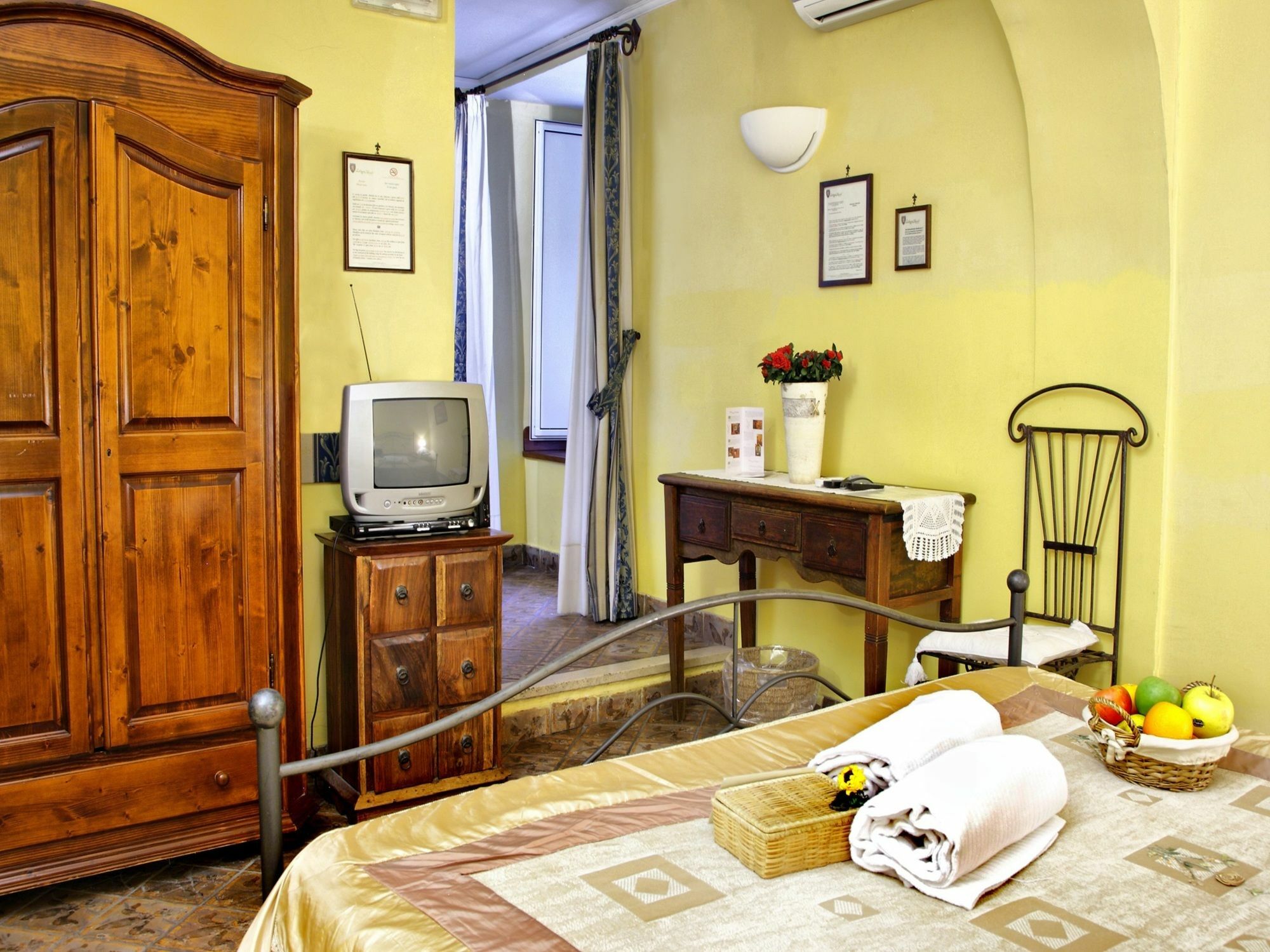 B&B L'Alloggio Dei Vassalli Napoli Exterior foto